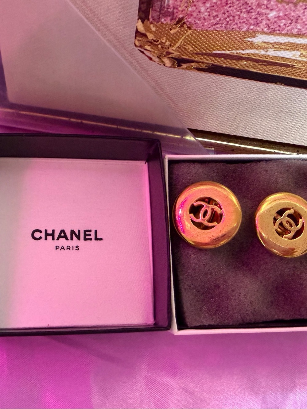 CHANEL Gold Round CC Logo Clip-On Earrings - Picture 5 of 5